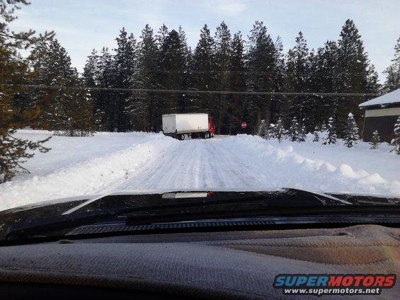 semi_driveway_stuck_2017.jpg 