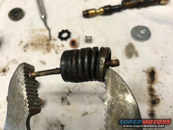 comp-spring-on-met-val-to-remove-clip.jpg