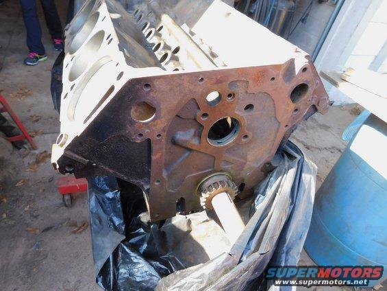 Engine block with crankshaft snout