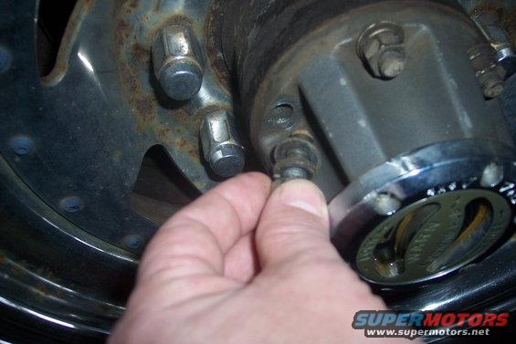 3-hub-mount-busted-studs-d_side-(2).jpg