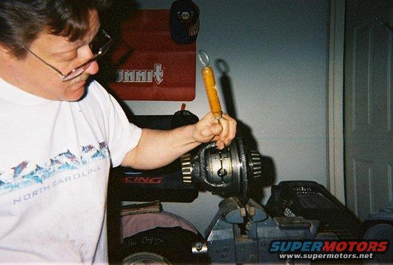 fepic09.jpg Me setting the springs in