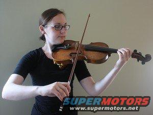 Woman playing a violin with a bow, text overlay 'SUPERMOTORS www.supermotors.net'