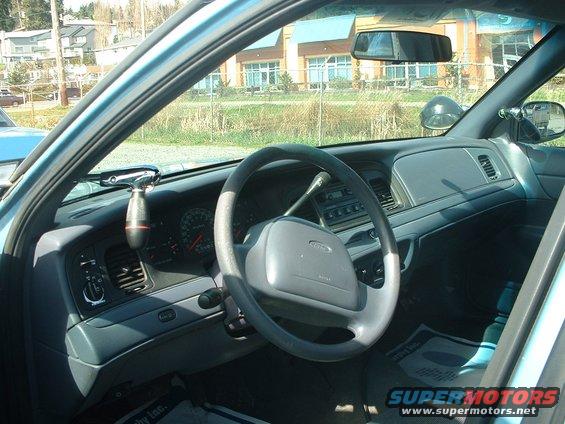 auction14.jpg Another front interior pic of the '00.