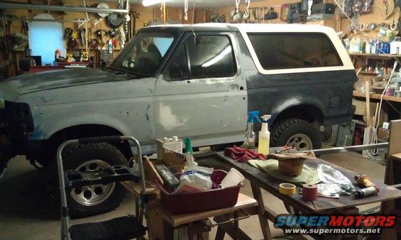 White 1995 Ford Bronco side view