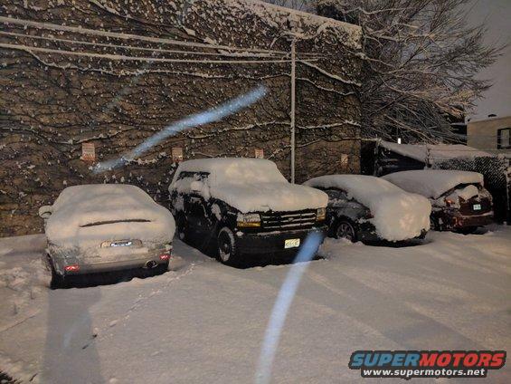 1995 Ford Bronco XLT Sport parked in snow, front 3/4 view