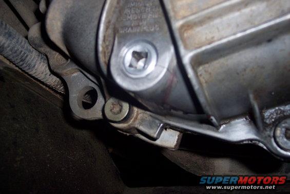 transfercase-crack_leak.jpg 