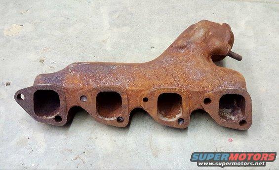 rusted exhaust manifold with four ports