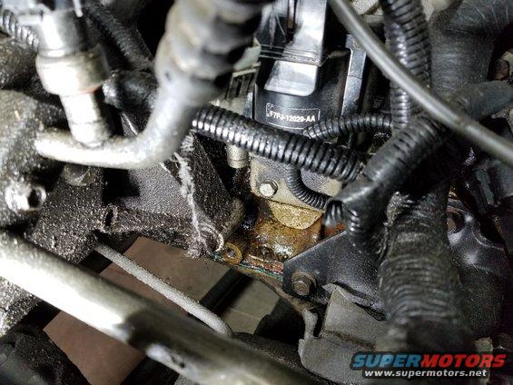 20180426_sidegskt2.jpg The stain on my floor is from the side cover gasket - it's probably original.

[url=https://www.supermotors.net/registry/media/952406][img]https://www.supermotors.net/getfile/952406/thumbnail/23side.jpg[/img][/url]