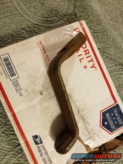 Metal steering component on a shipping box