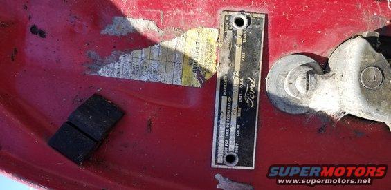 Ford VIN plate shows 1972 date, red metal surface