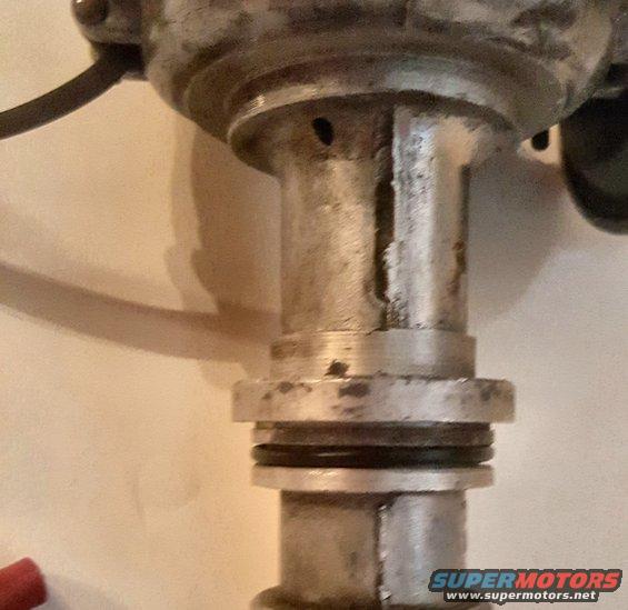 Close-up of an automotive distributor with a SuperMotors.net watermark