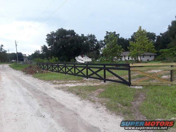 fence-2.jpg 