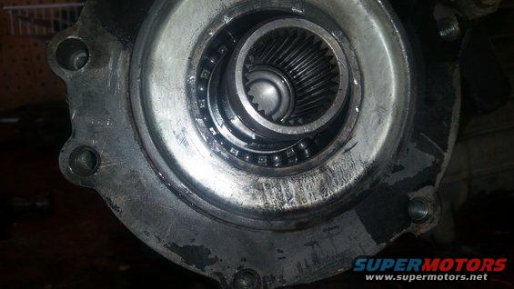 Wheel hub assembly with visible splines and bearing races
