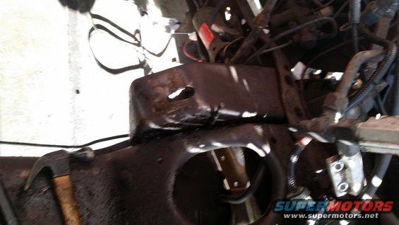 Engine mount in engine bay, Supermotors.net watermark visible