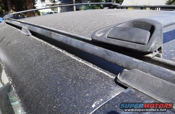 dscf0165--suburban-roof-rack-full-rail-foot-placement.jpg Foot placement relative to hardtop with full length rails.