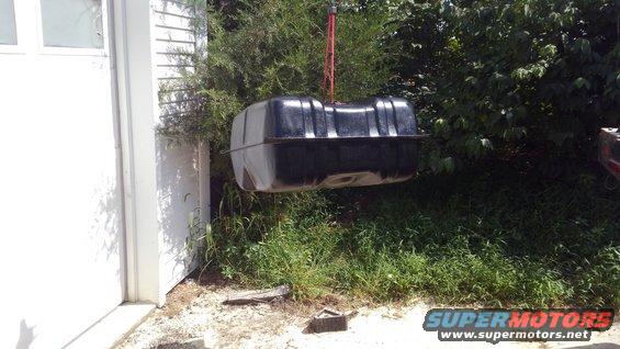 kimg0837.jpg Final coat of bed liner.