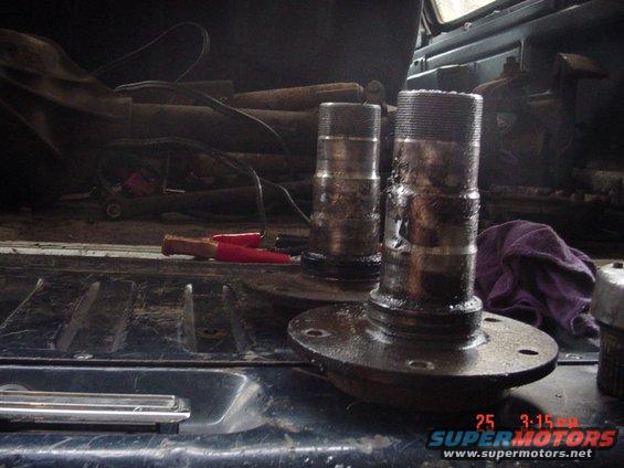 d60-006.jpg the spindles look about twice as nice as my currnt 44 spindles look, the guy wasnt jokeing when he said the truck wa fleet maintained