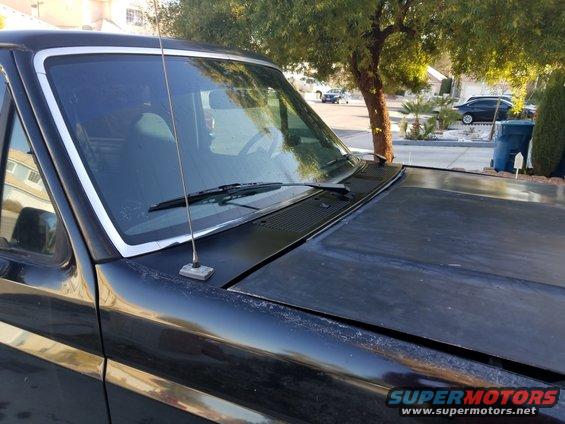 1993 Ford Bronco 3q front view, black