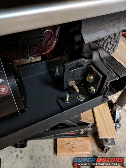 img_20190118_160929.jpg Drivers side bracket bolts