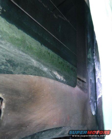 dscf0824--tg-glass-nearsevered-dr-defrost-grid-vertical-band.jpg Tailgate glass, drivers side, bottom of the defrost grid's vertical band is almost worn through in the same spot.