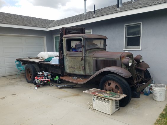 1933 Ford Model BB flatbed truck, rusty, 3q-front view