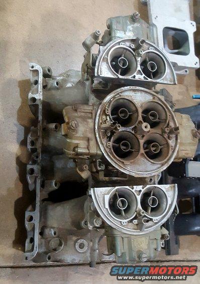 Four-barrel carburetor with intake manifold, silver and green metal