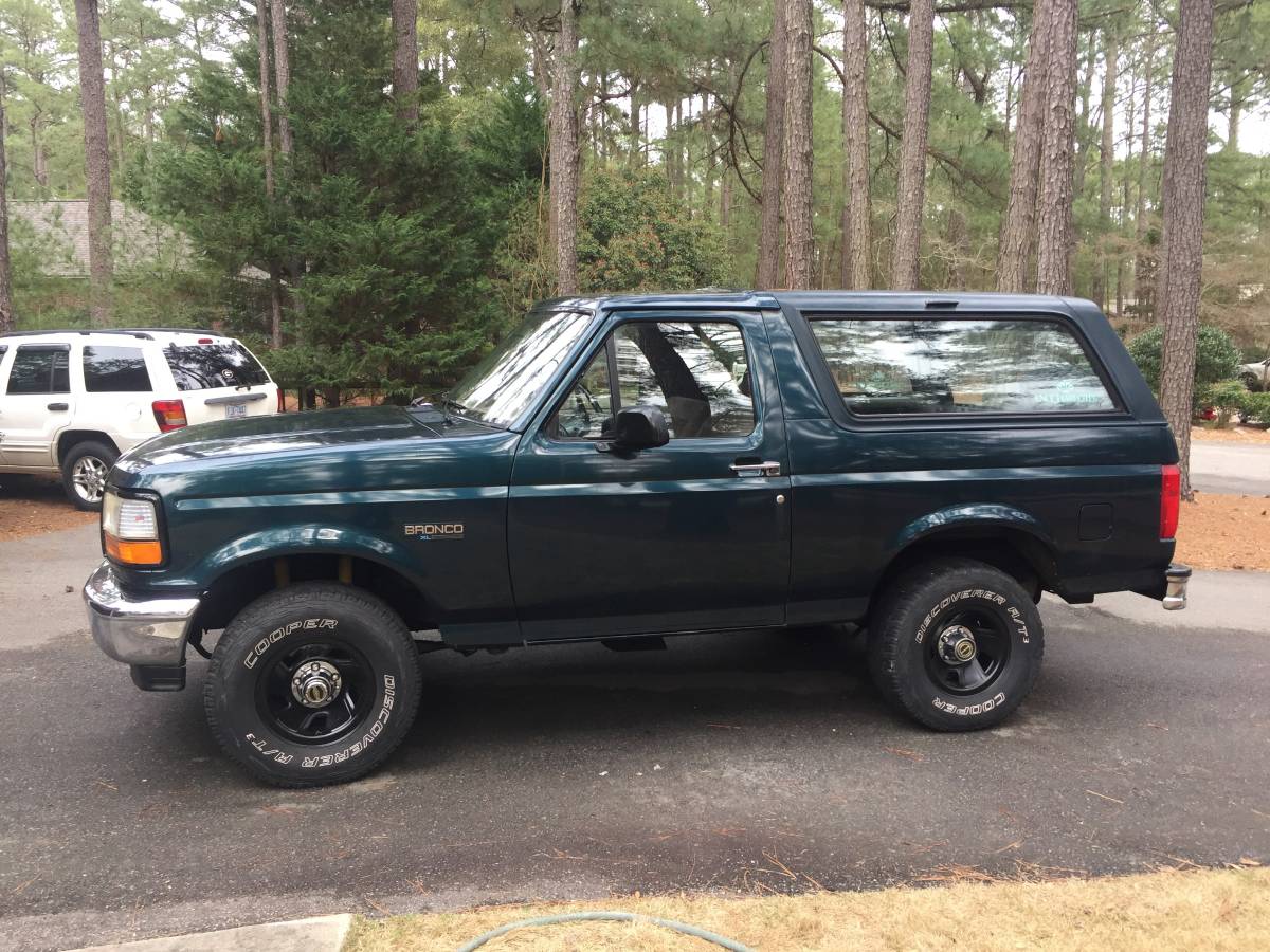 1995 Ford Bronco photo