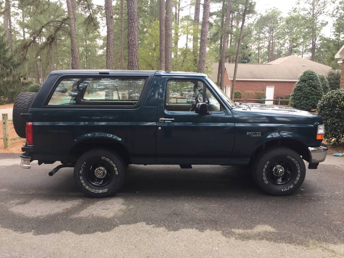 1995 Ford Bronco photo