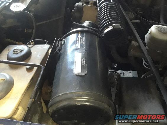 Engine bay air filter housing with labels