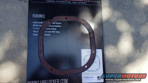 Differential gasket on packaging with features listed. Text includes 'LubeLocker' and 'www.supermotors.net'
