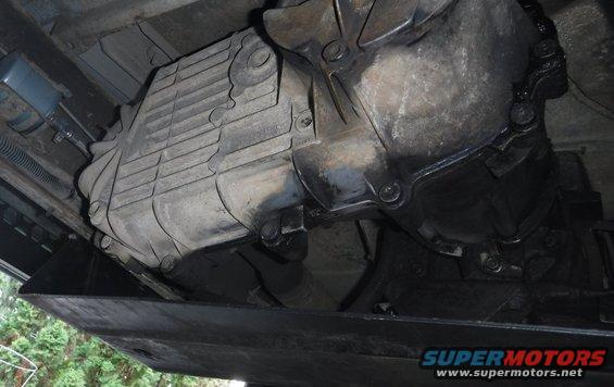 dscf1134--tcase-skid-plate-test-fit.jpg Test fit of the modified brick nose skid plate.  Will work fine as is, but some protection of the backside of the transfer case would be nice, as well as keeping this one from being bent by whatever attacked my original one...