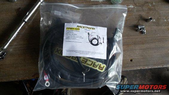 Racetronix FPWH-025 fuel pump wiring harness for 2003-2008 W-Body cars