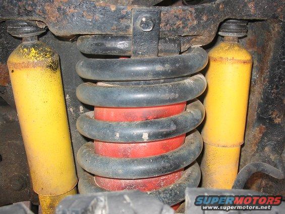 106_0674.jpg Good shot of the twin yellow shocks and the red air bag inside of the front spring.