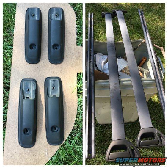Four black roof rack mounting feet and two roof rack crossbars