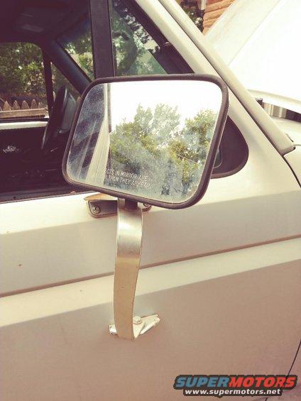 Side mirror with 'Objects in mirror are closer than they appear' text