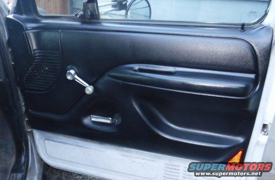Passenger door panel dyed to match the driver's door (no more flaky spray paint from the PO), and '80-86 metal window crank and door handle added while it was apart.