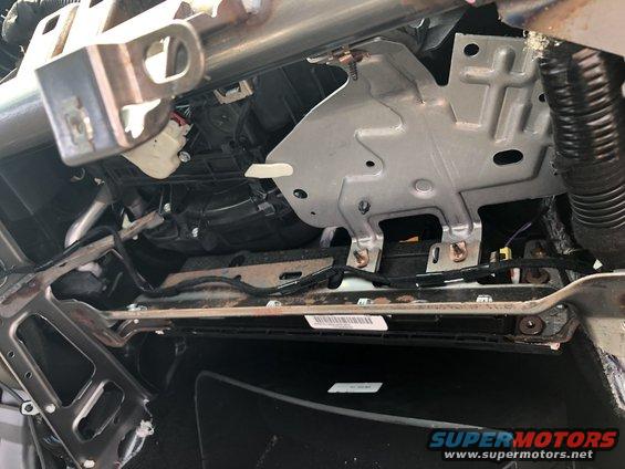 img_9251.jpg Radio Ext. cable behind glove box.