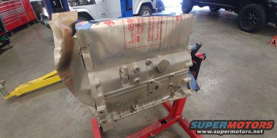 20191104_153417.jpg 20191104 - 4bt block getting painted. This is after the first coat. One or so more to go.