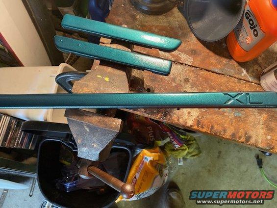 Green trim piece with XL emblem