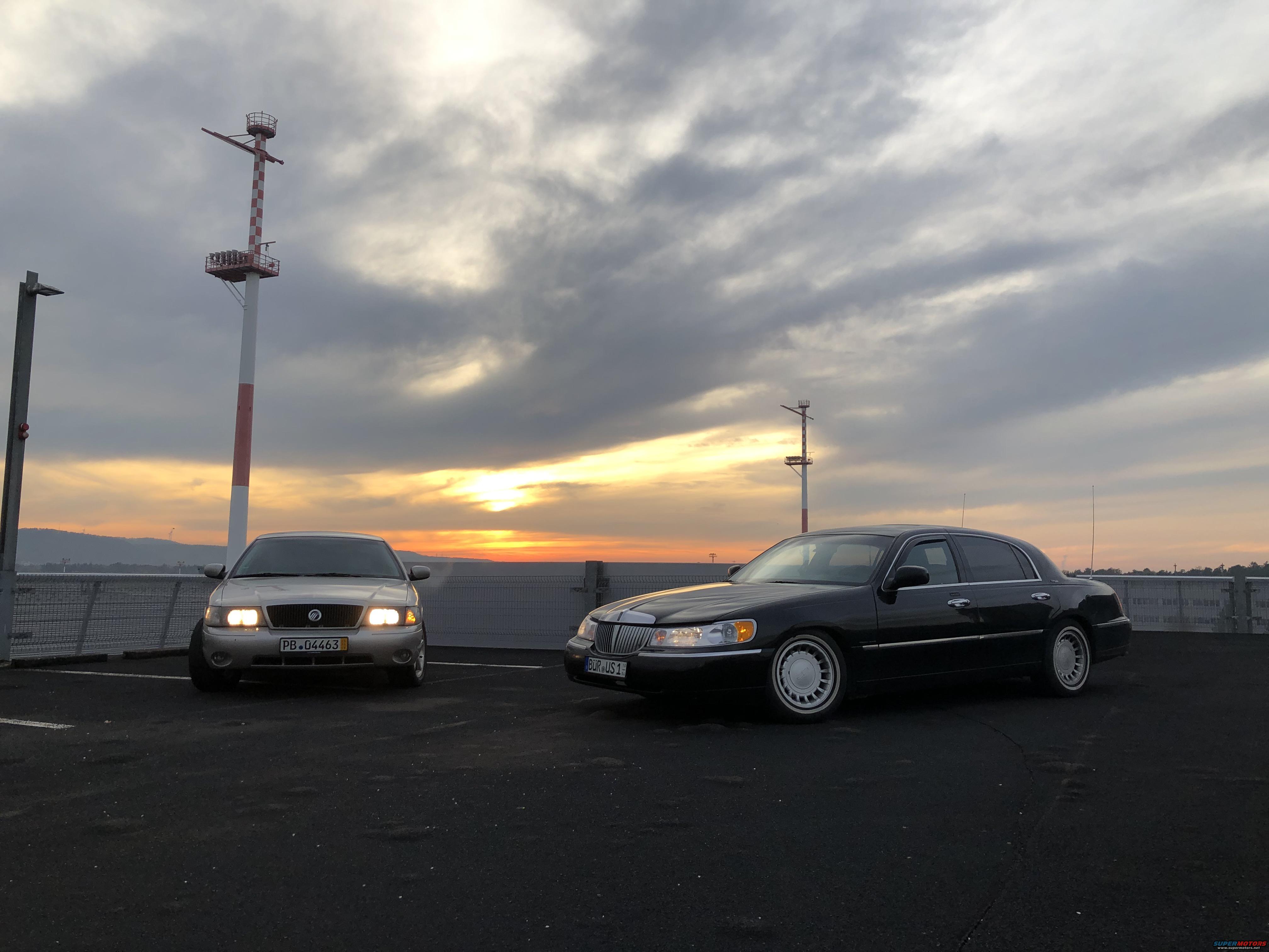1999 Lincoln Town Car photo
