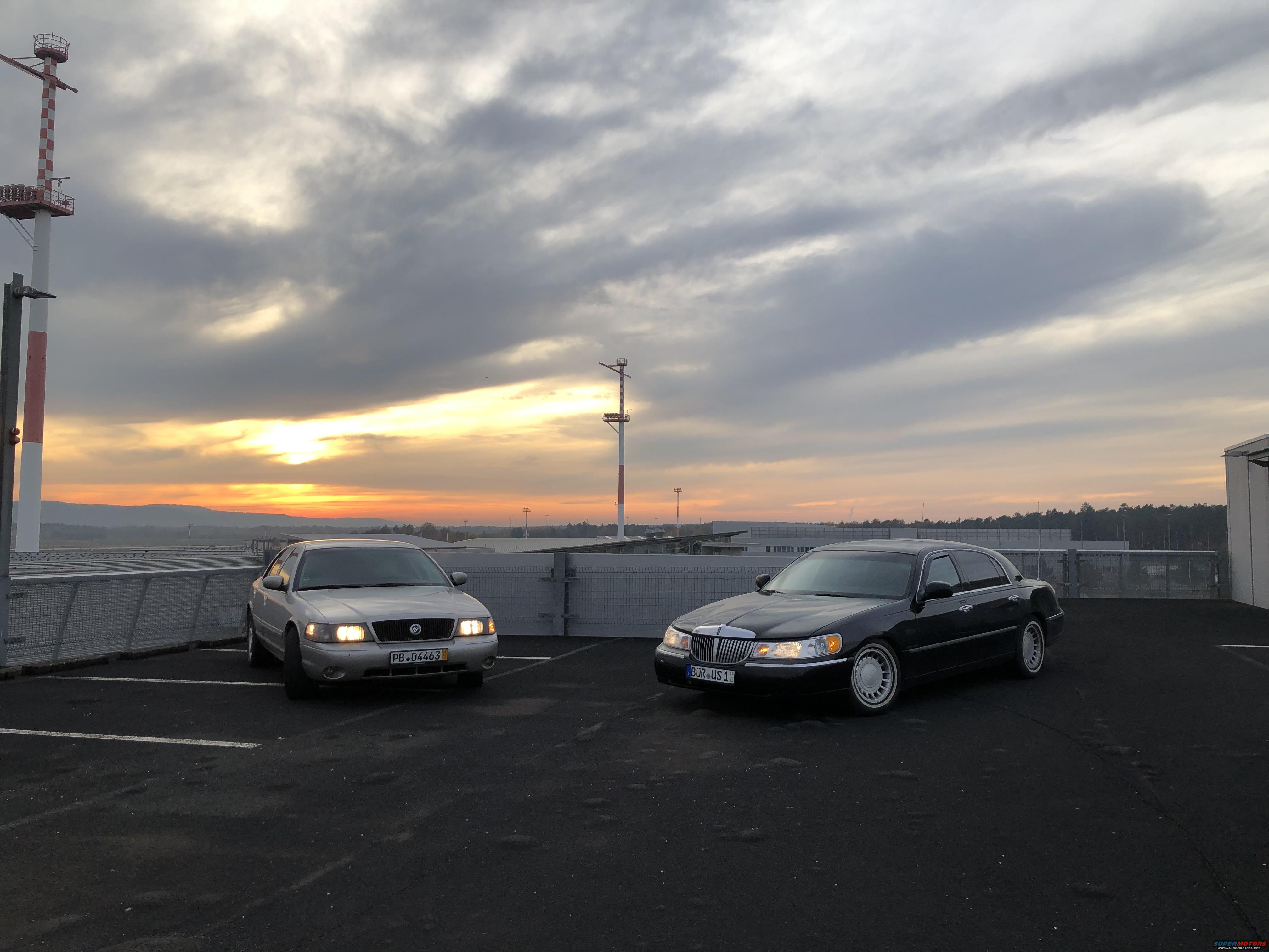 1999 Lincoln Town Car photo