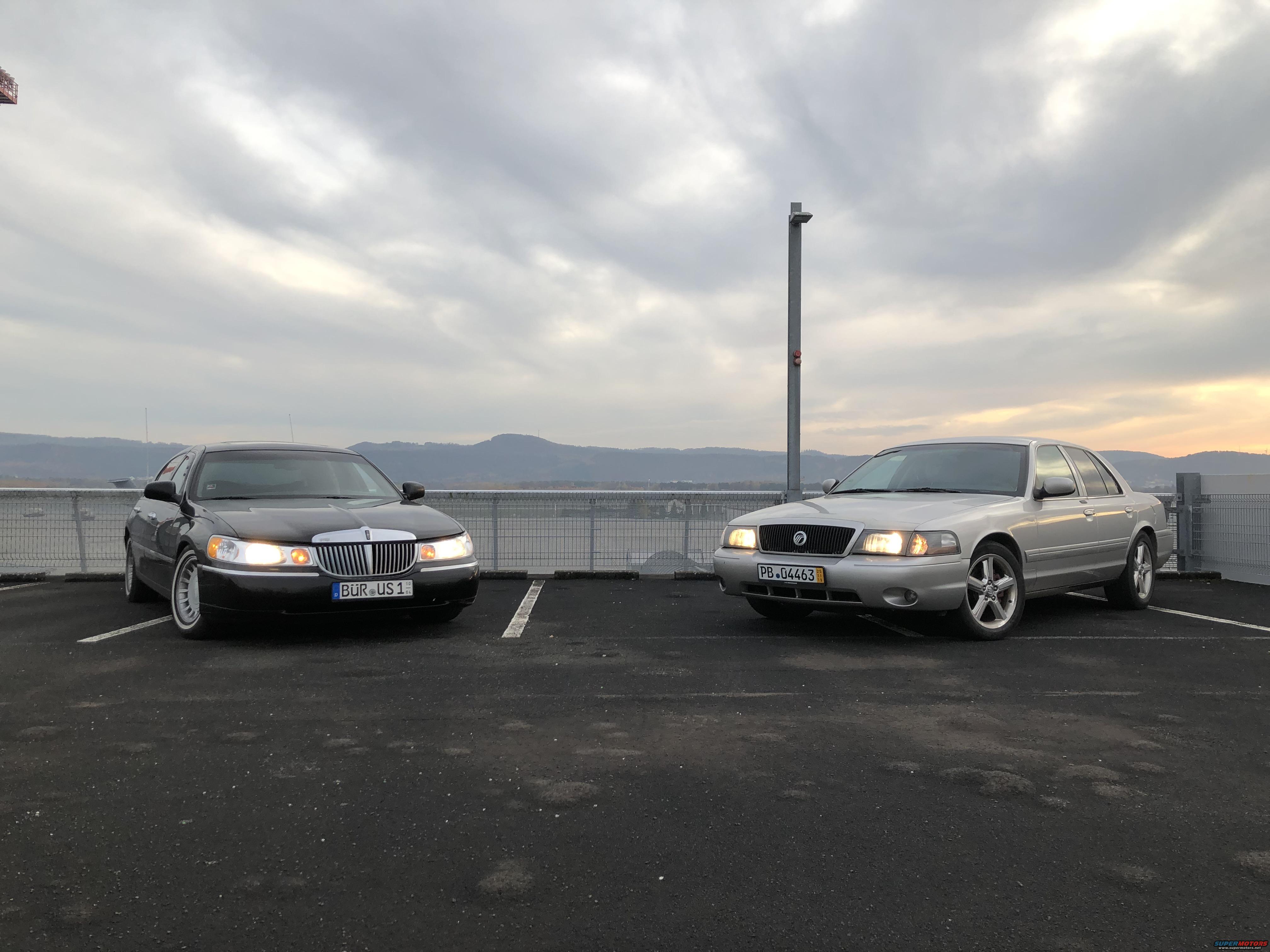 1999 Lincoln Town Car photo
