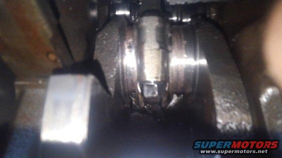 kimg0193.jpg one rod (cylinder 2) gave out. the rod for cylinder 5 mangled