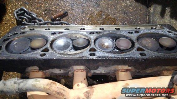other cylinder head. exhaust valves largely stuck open