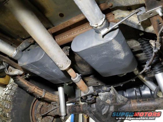 20200208_185751.jpg There are 2 added leaves for the lift. The true-dual exhaust seems better than most, and has lots of hangers drilled into the frame.