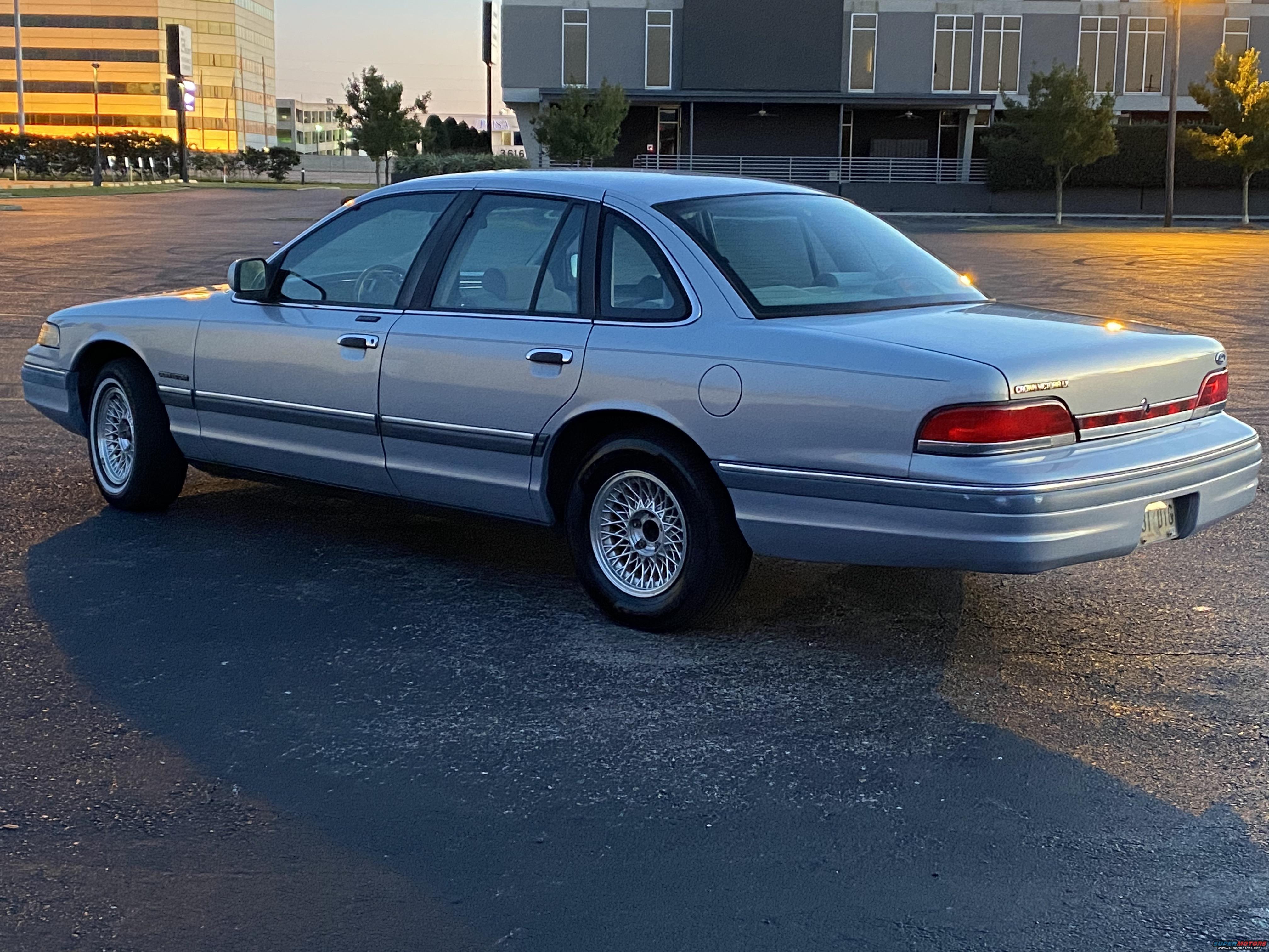 1994 Ford Crown Victoria photo