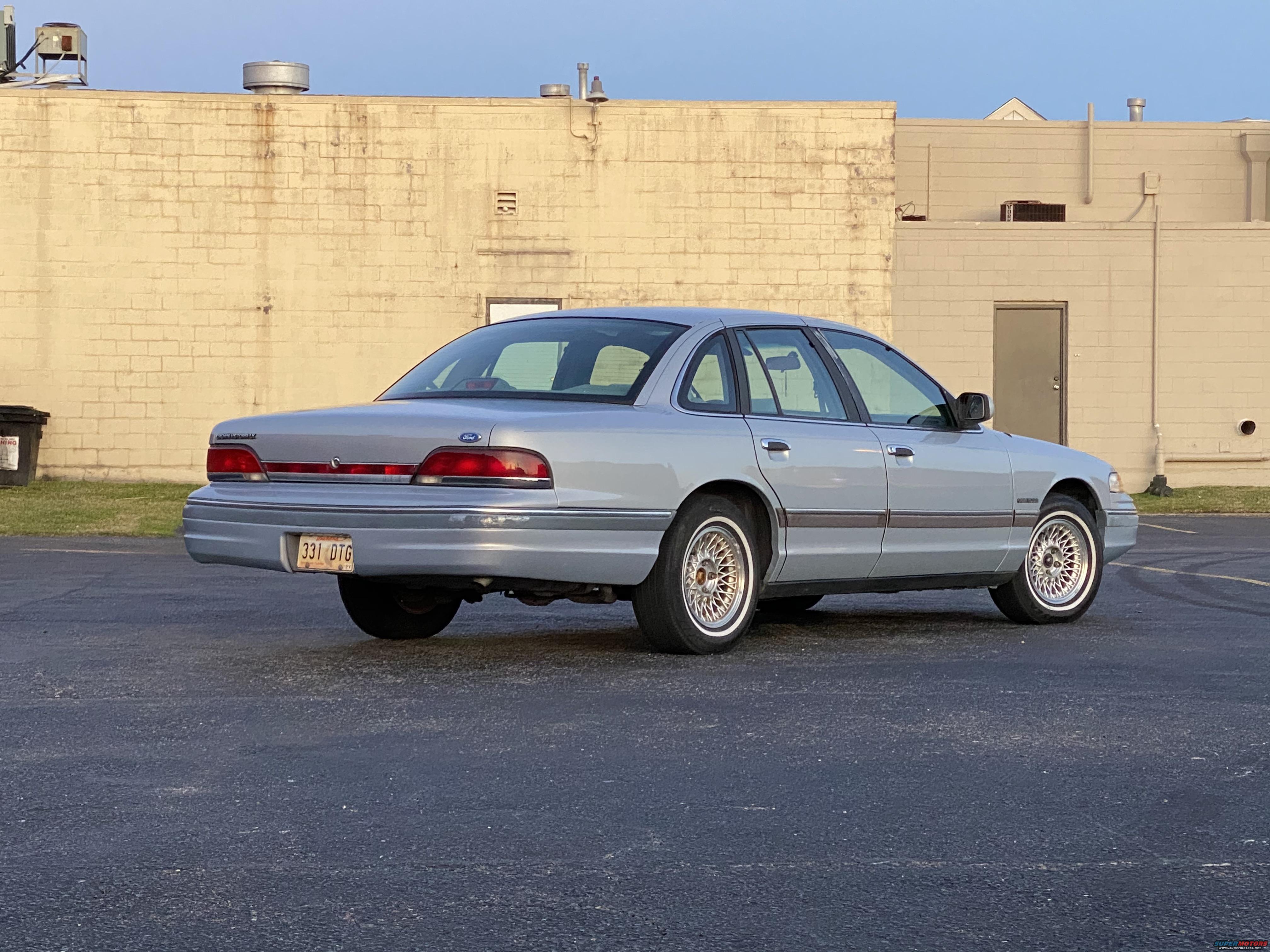 1994 Ford Crown Victoria photo