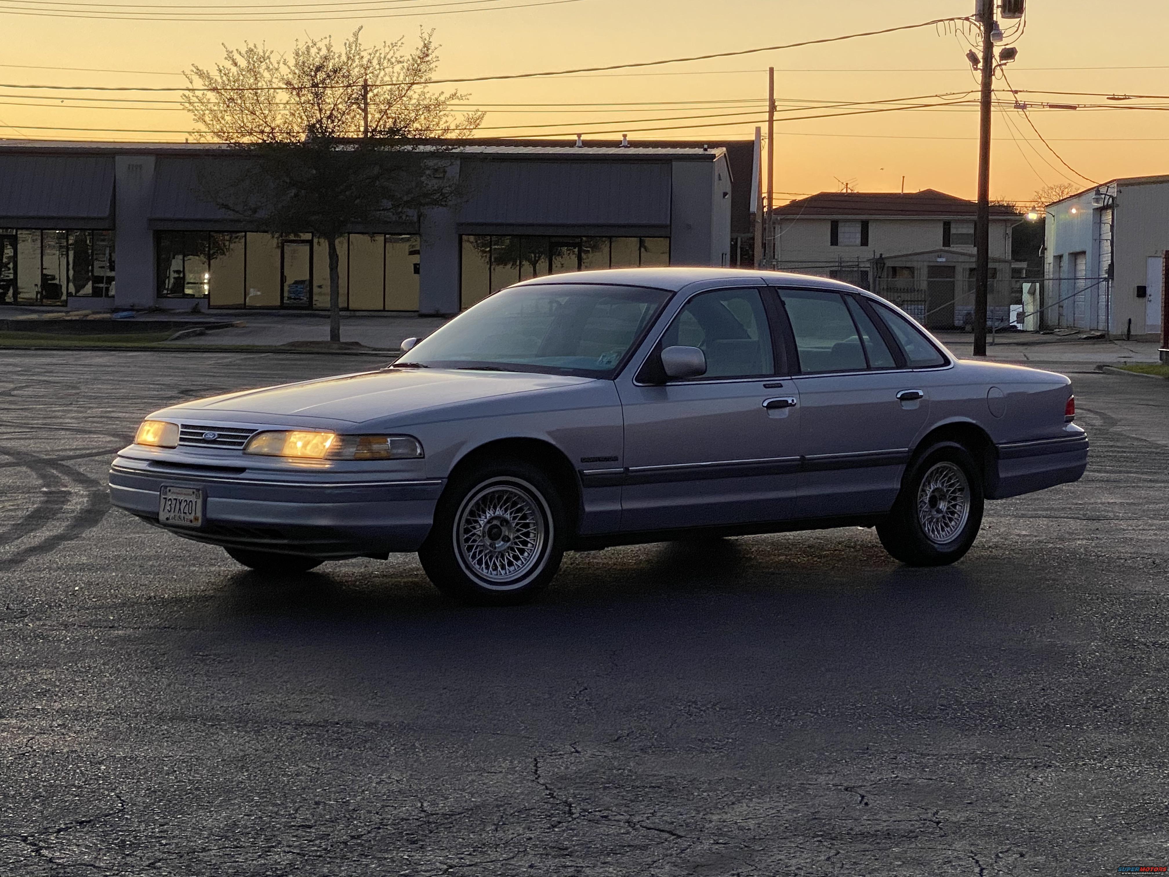 1994 Ford Crown Victoria photo