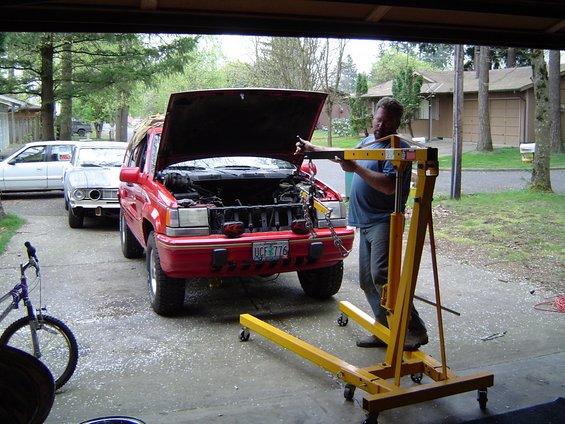 engine-removal-019.jpg Here we go!!