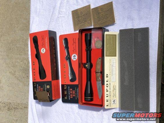 Leupold rifle scopes and accessories including a knife and manuals